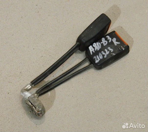 Ответная часть ремня безопасности Audi 80 B3