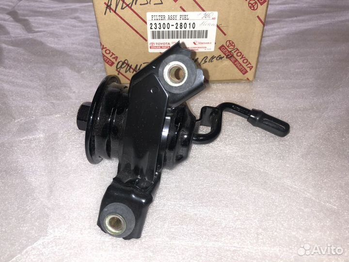 Фильтр топливный toyota avensis AZT220 2330028010