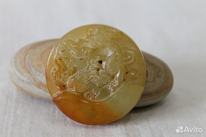 Подвеска резная из камня №3