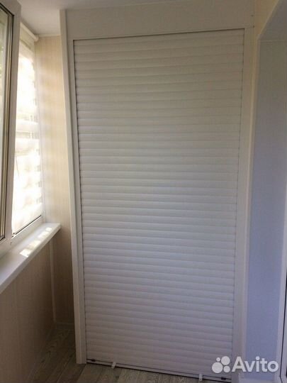 Шкаф с рольставнями на балкон на заказ