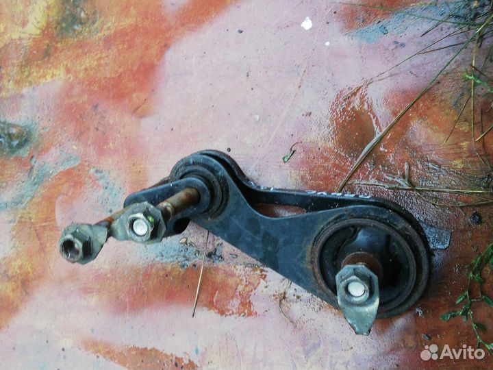 Подушка двигателя АКПП Тойота Приус NHW20