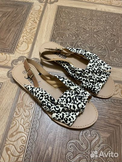 Босоножки новые 36р