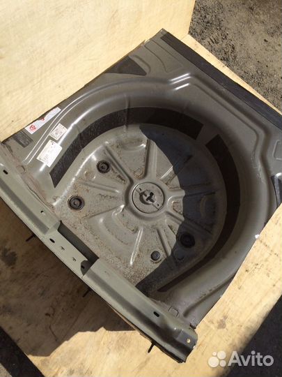 Тазик под запасное колесо Volkswagen Jetta 5