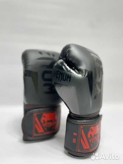 Боксерские перчатки Venum