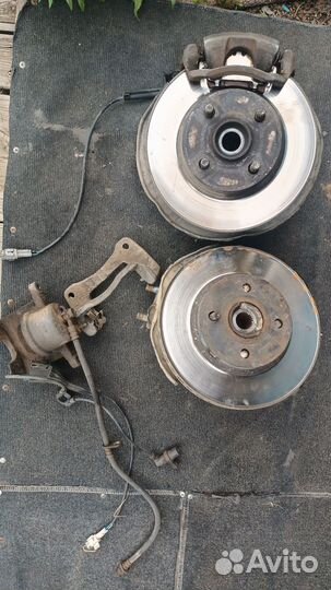 Передние ступицы в сборе