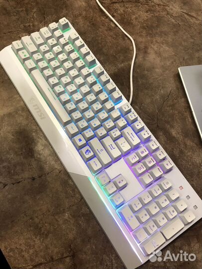 Игровая клавиатура MSI