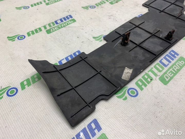 Накладка панели радиаторов передняя левая Chrysler