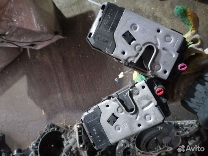 Замок двери задней Opel astra h Opel zafira b