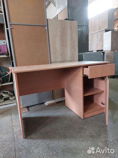 Письменный стол