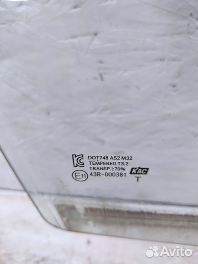 Стекло передней правой двери Kia Rio 3