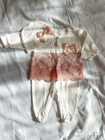 Комбинезон на выписку