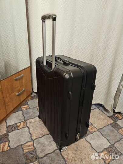 Чемодан Miron pan пластиковый