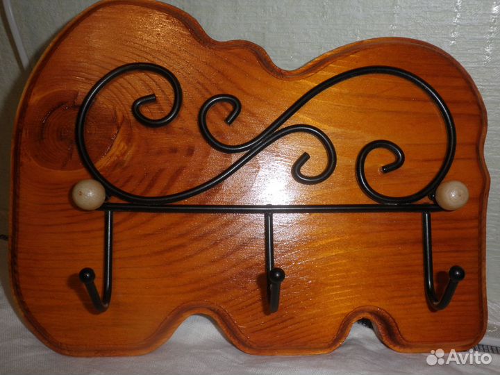 Вешалки настенные из дерева