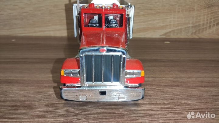 Модель самосвала Peterbilt 379 welly 1:32