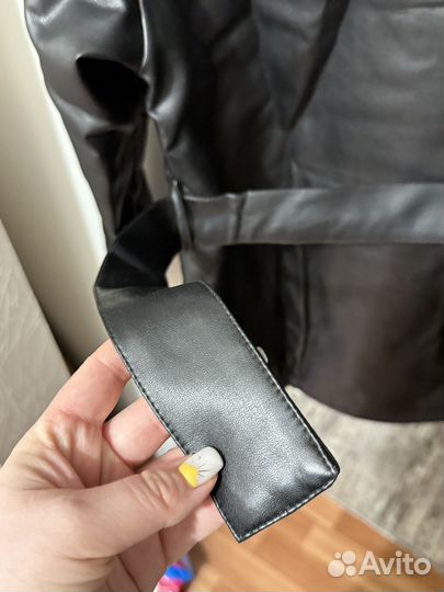 Куртке черная Zarina