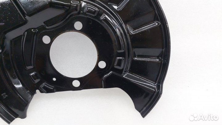 Пыльник тормозного диска задний правый Toyota Rav4