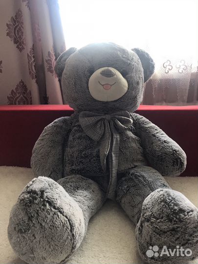 Большой плюшевый мишка