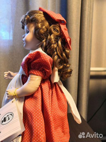 Кукла фарфоровая коллекционная