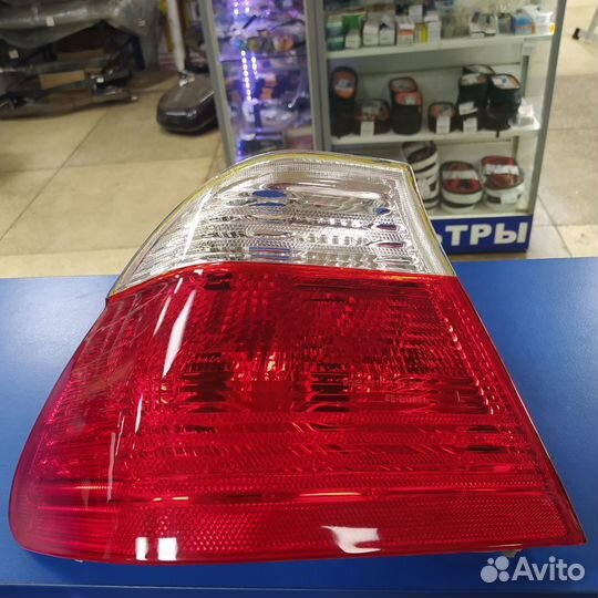 Фонарь задний внешний левый красно-белый