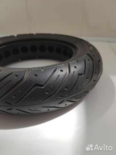 Литая бескамерная покрышка 10 дюймов