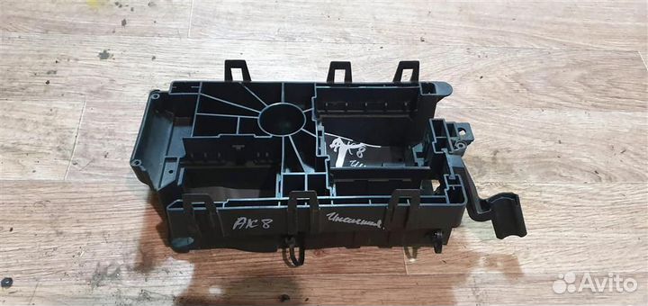 Корпус блока предохранителей Opel Insignia 2008-2