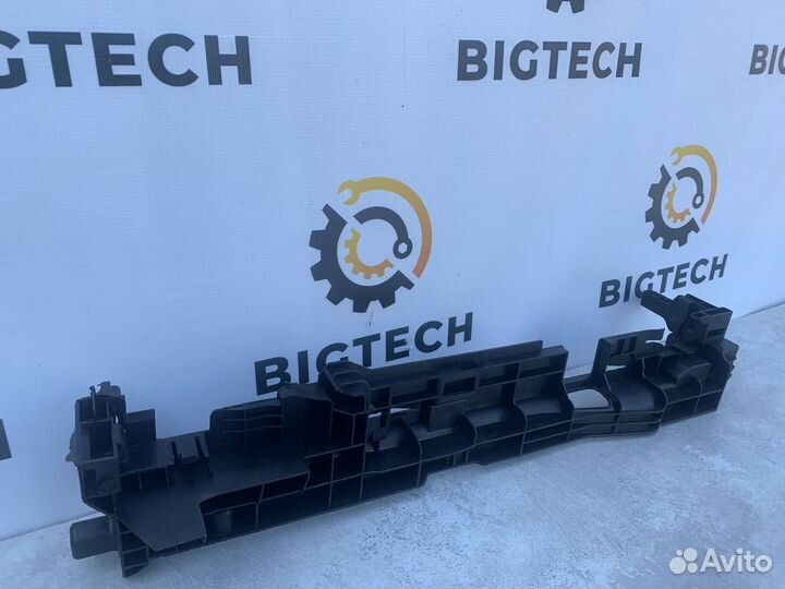 Рамка радиатора левая Mercedes C W205 A0995042118