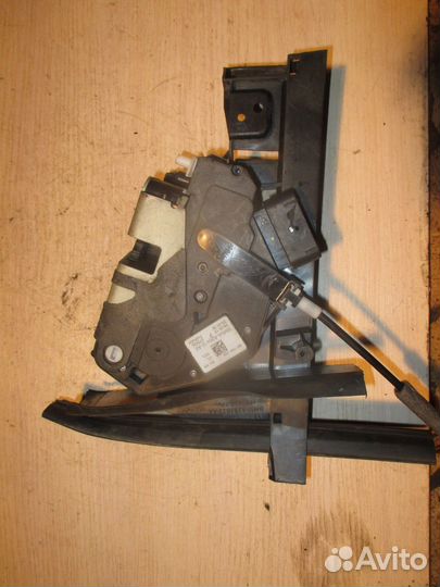 Замок двери задней правой (Ford Focus)