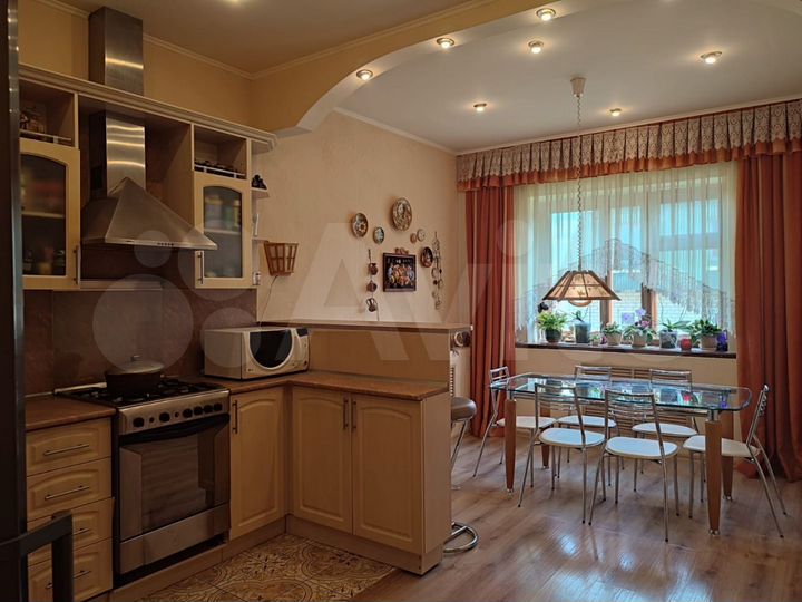 4-к. квартира, 143 м², 2/3 эт.