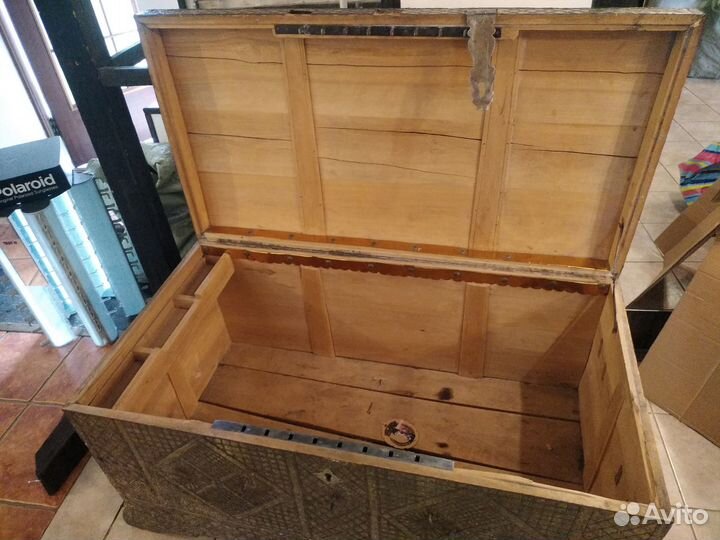 Сундук старинный