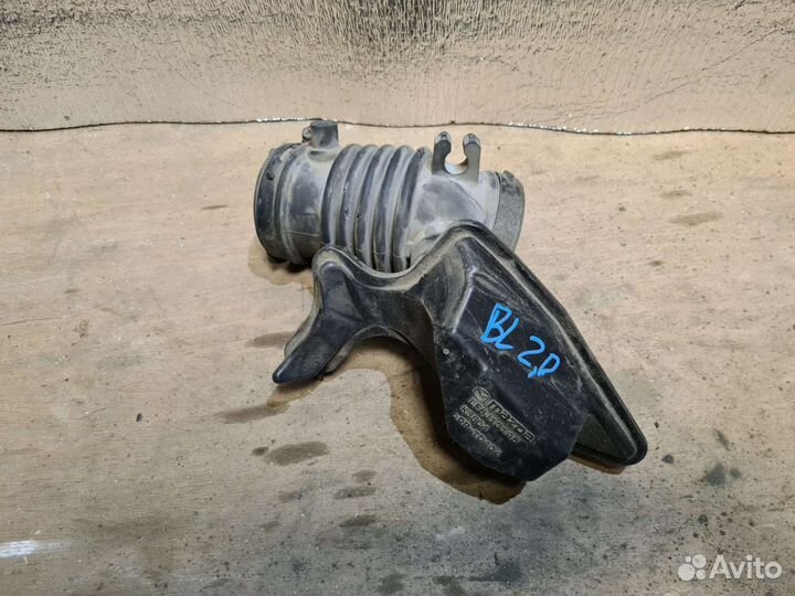 Патрубок воздушного фильтра с резонатором Mazda 3