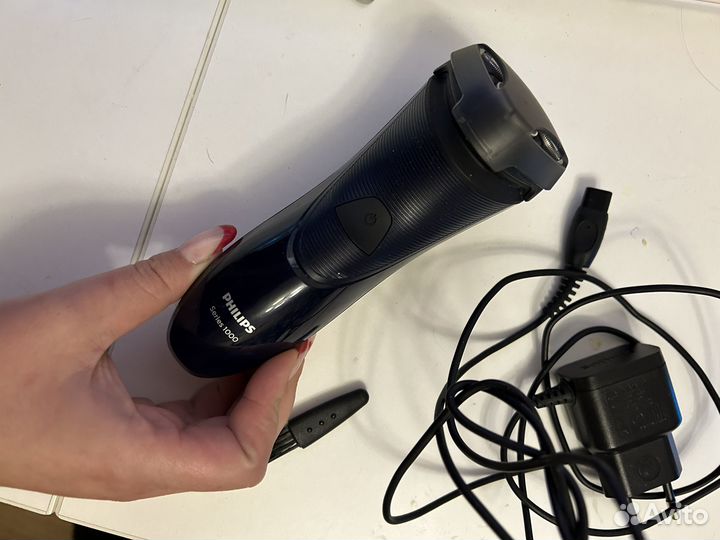 Электрическая бритва Philips Series 1000