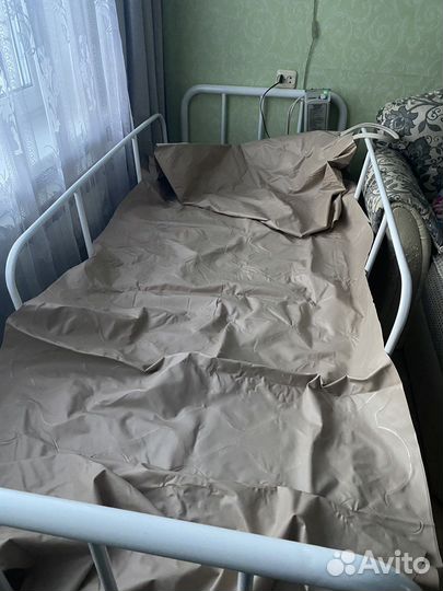 Кровать для лежачих больных с бортами