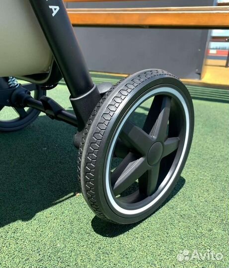 Коляска Luxmom 730 Libra фисташка рама черная