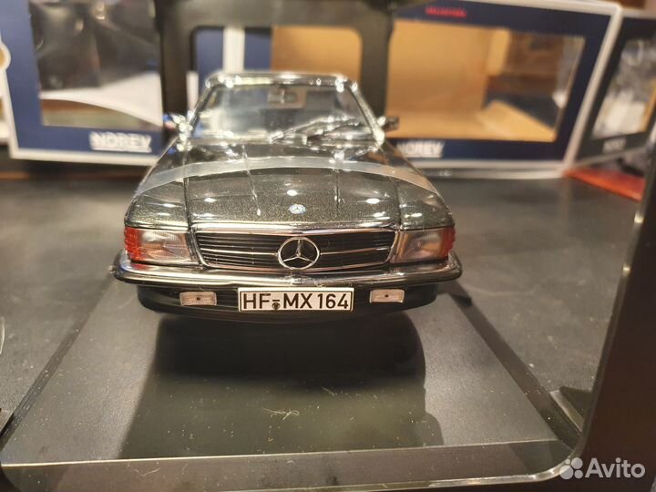 1:18 Norev Mercedes 300SL R107 1986 Blueblack