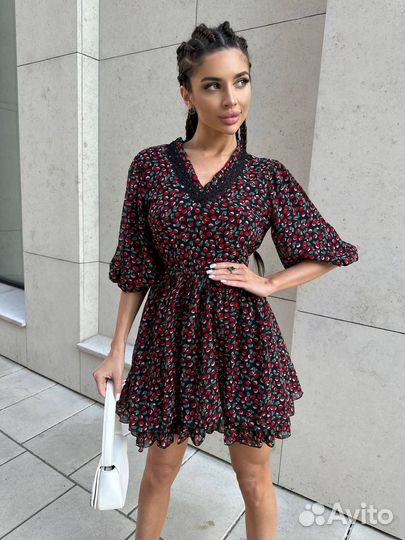 Платье нежное в цветочек, S