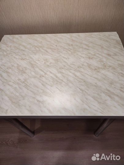 Кухонный стол