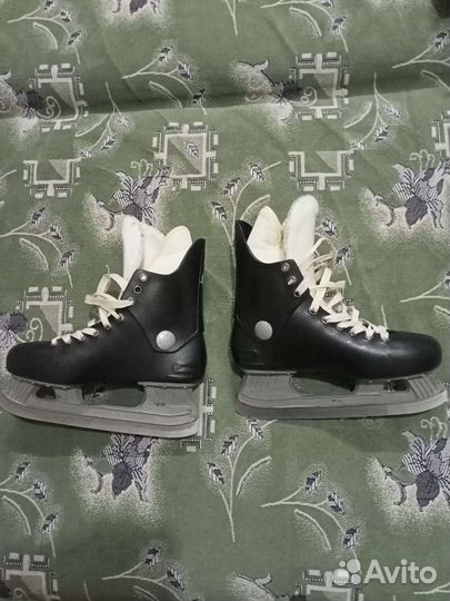 Коньки хоккейные