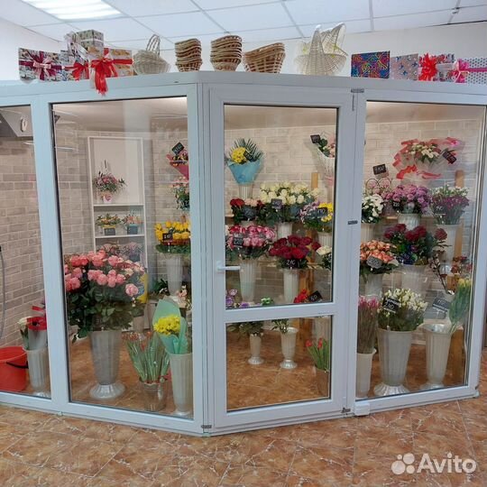 Цветы и подарки