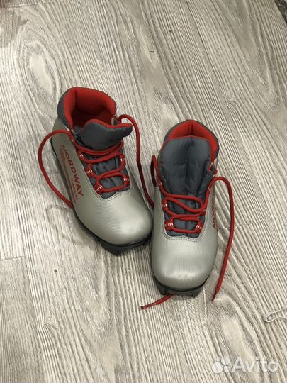 Лыжные ботинки