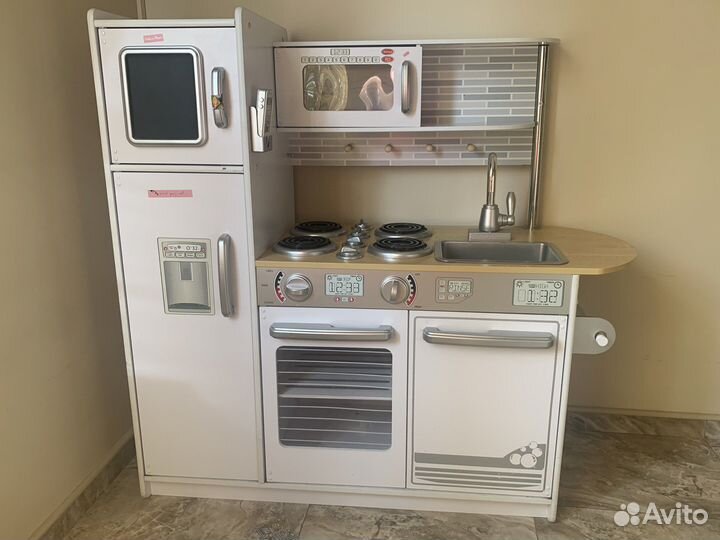 Детская игровая кухня деревянная