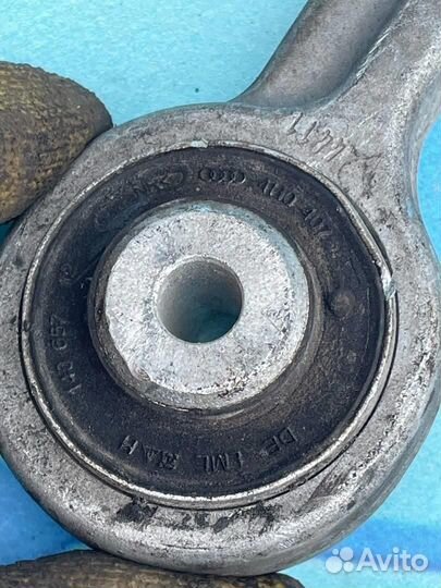 Рычаг передний верхний правый 8K0407510A