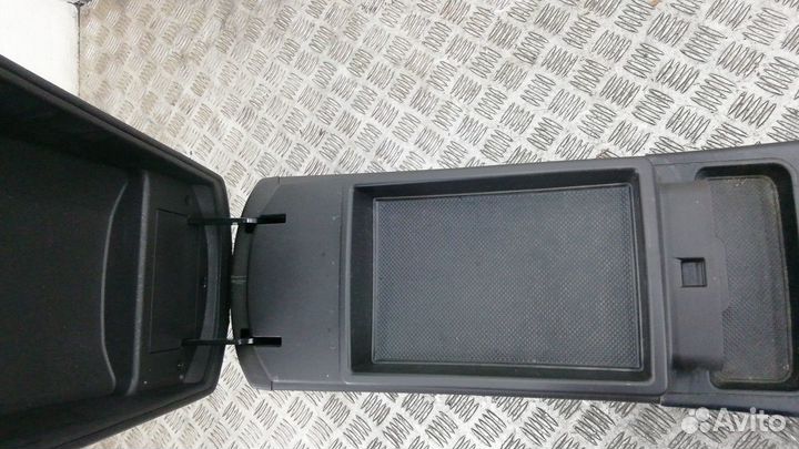 Подлокотник Hyundai Sonata YF 2011 846113Q000HZ