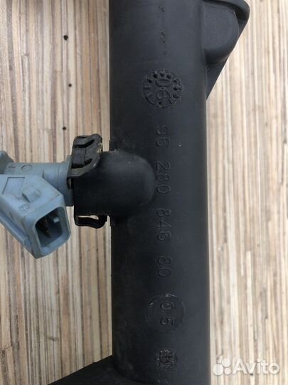 Топливная рампа Citroen C4