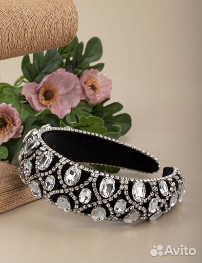 Ободок для волос со стразами