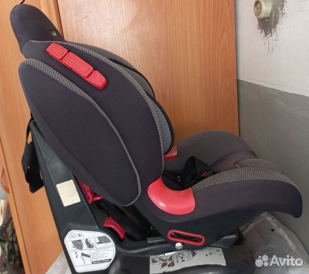 Автомобильное кресло