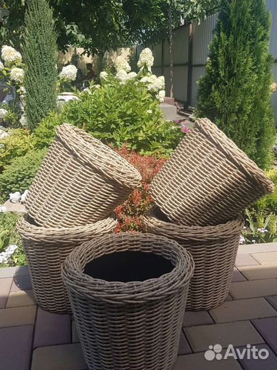 Кашпо из искусственного ротанга