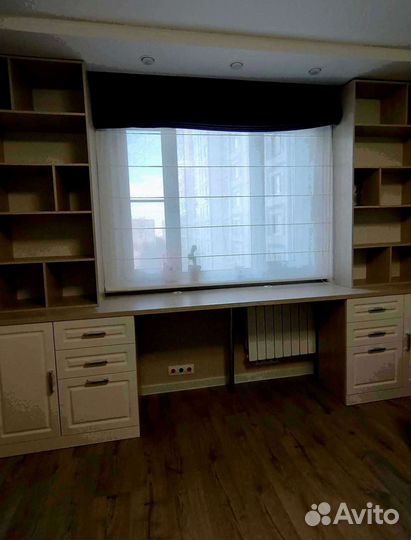 Рабочая зона в углу у окна