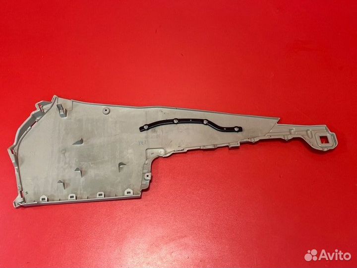 Накладка консоли между сидений правая Lexus Lx570