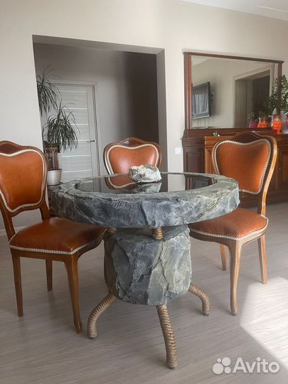 Стол обеденный