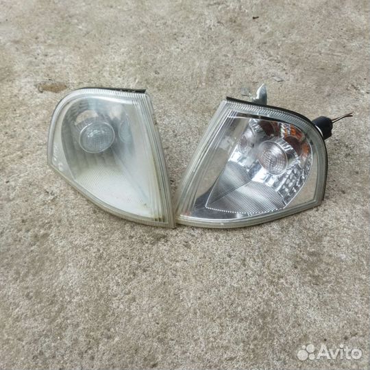 Поворотник правый Skoda Octavia A4